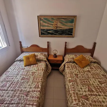 Encantador Cerca De La Playa Con Terraza En Llanca, Sant Carles - Es-89-119 * Llanca