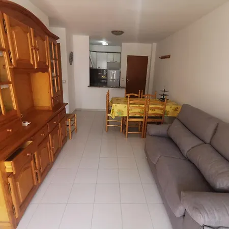 Encantador Cerca De La Playa Con Terraza En Llanca, Sant Carles - Es-89-119 * Llanca